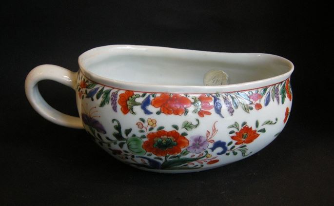 Bourdalou in &quot;Famille rose&quot;porcelain -Yongzheng period | MasterArt